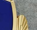 大型警徽的展示方式和位置选择有何考量